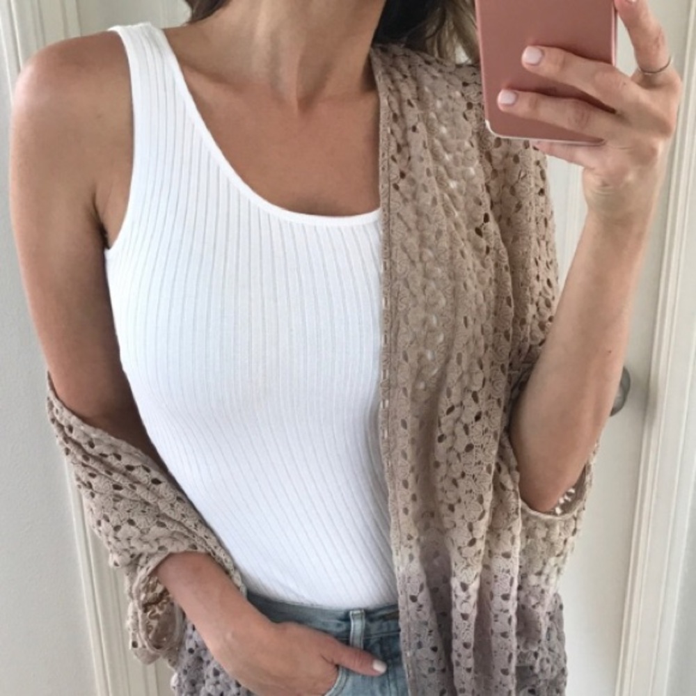 Essential White ribbed bodysuit !